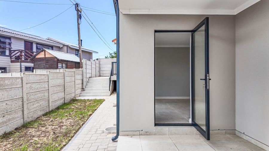 3 Bedroom Property for Sale in Fraaiuitsig Western Cape